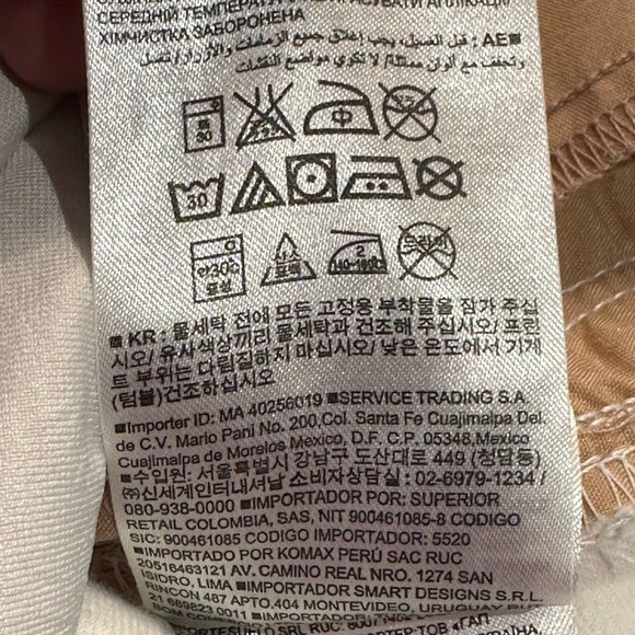 Gap Maternity Jeans in White in a ladies Size 29R. - Picture 7 of 7